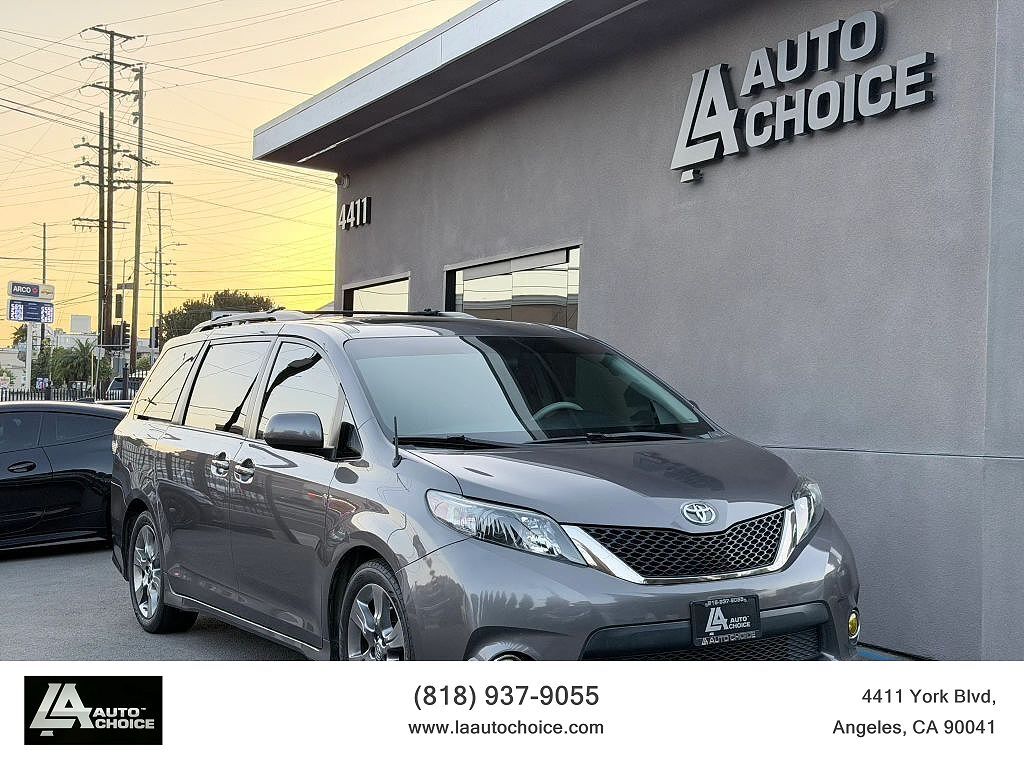 2011 TOYOTA Sienna