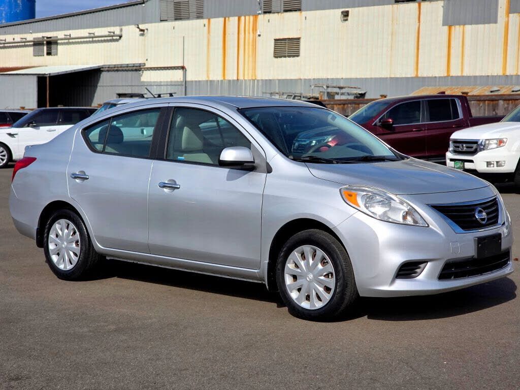 2012 NISSAN Versa