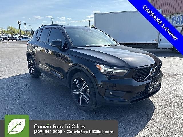 2021 VOLVO XC40