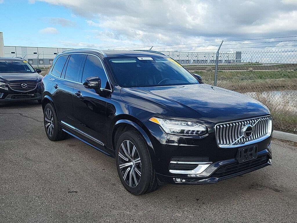 2022 VOLVO XC90