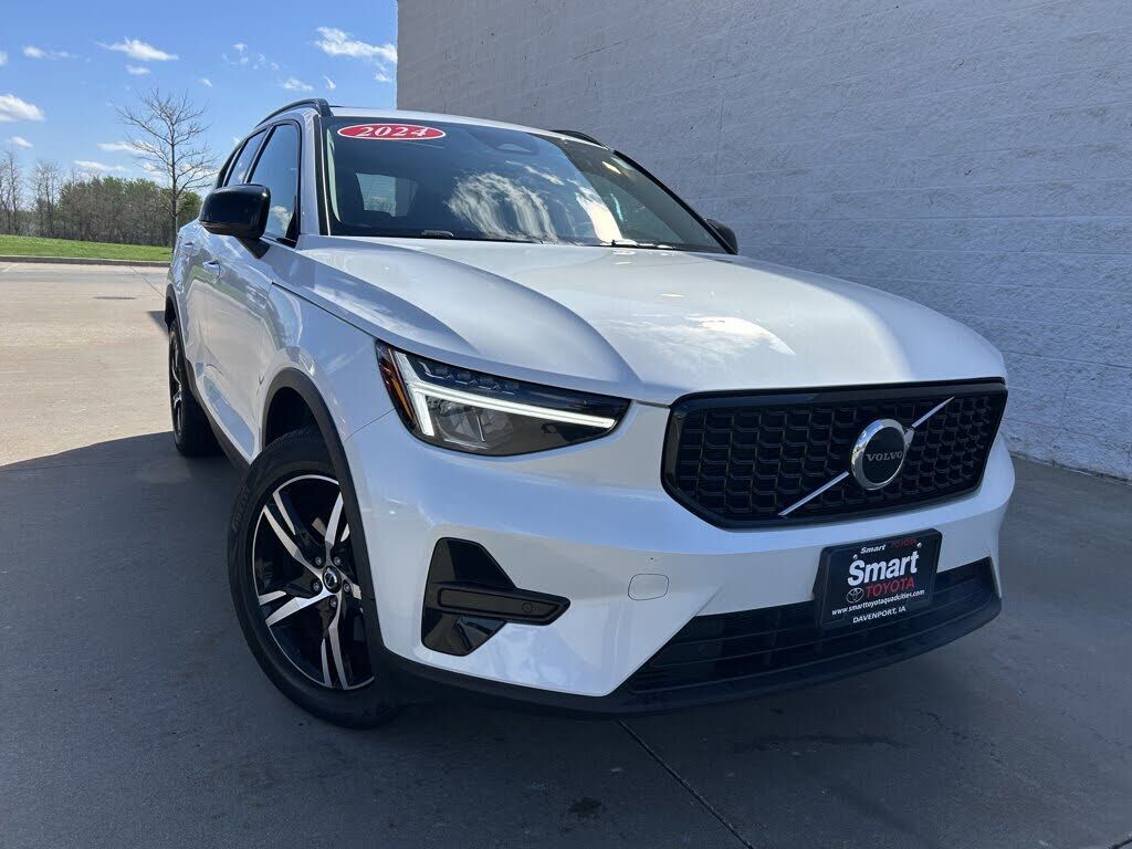 2024 VOLVO XC40
