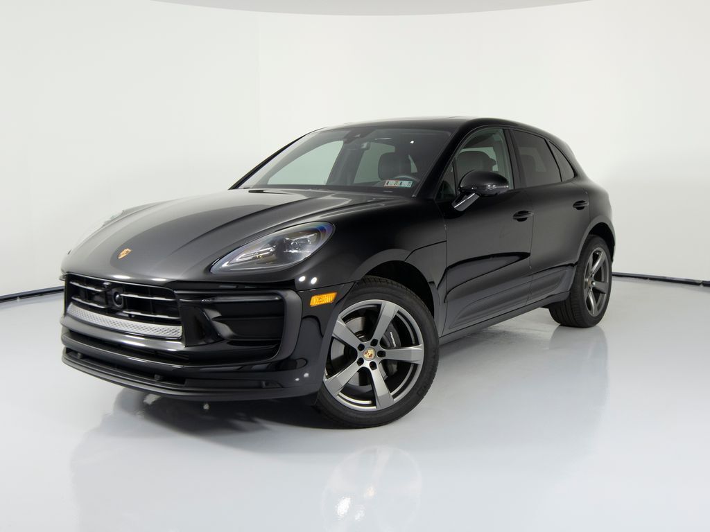 2025 PORSCHE Macan