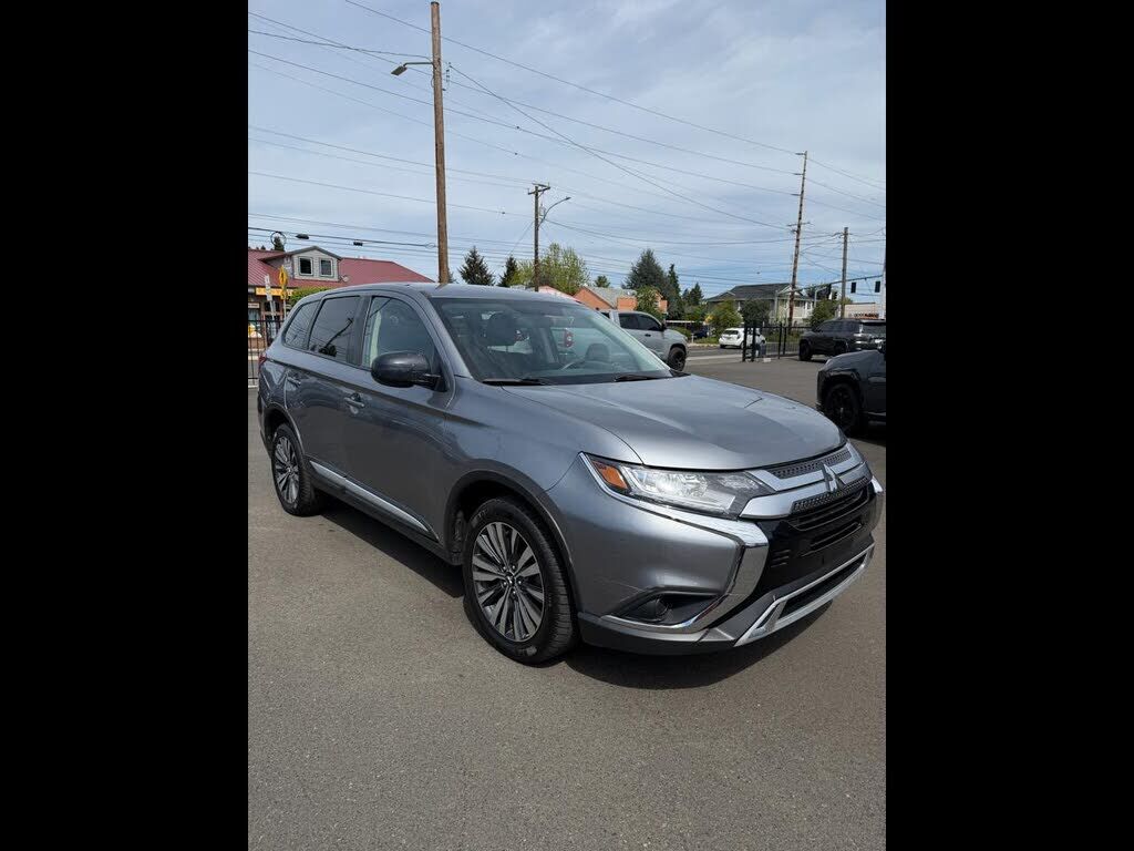 2020 MITSUBISHI Outlander