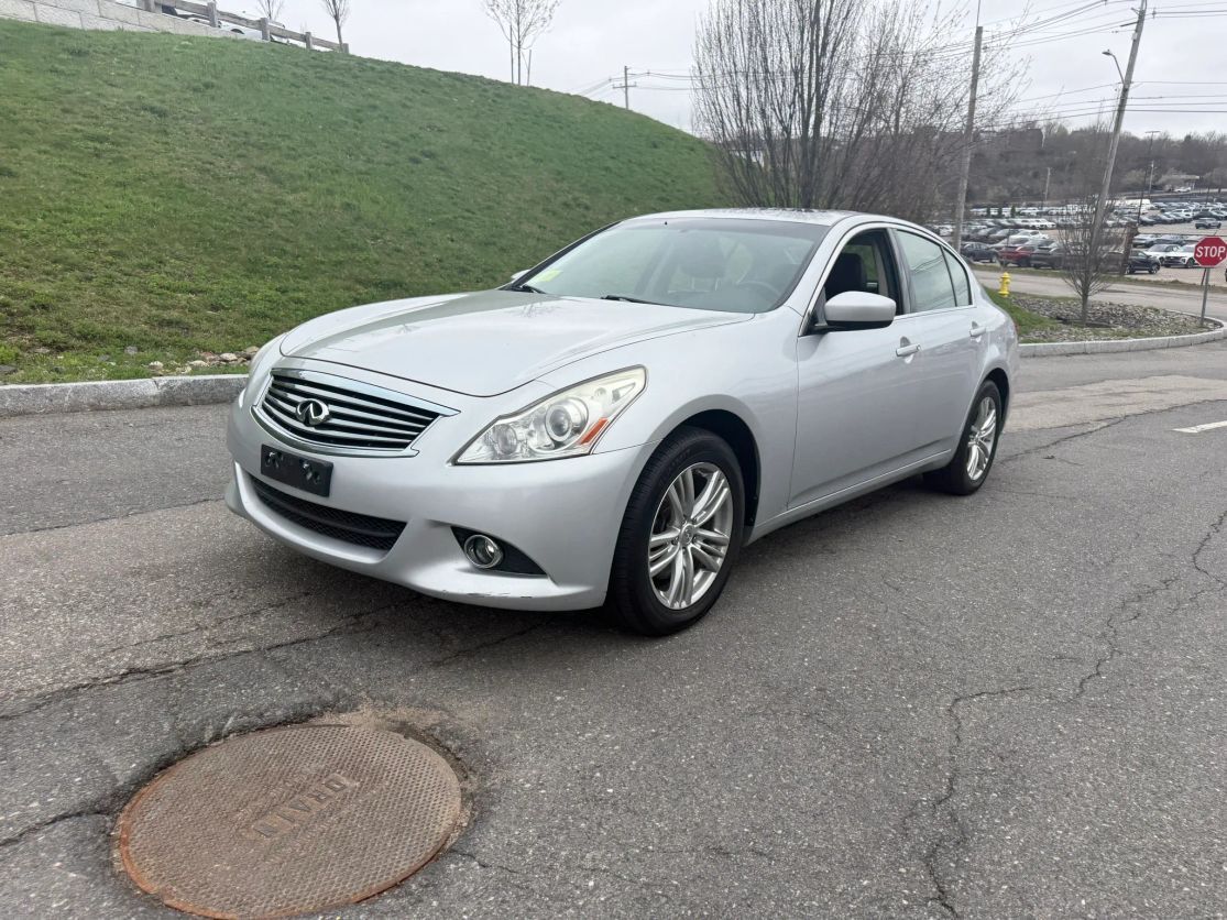2013 INFINITI G37
