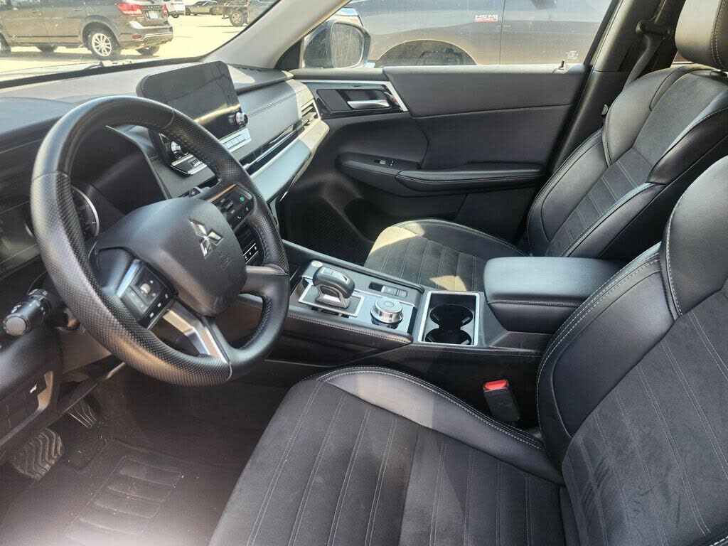 2024 MITSUBISHI Outlander