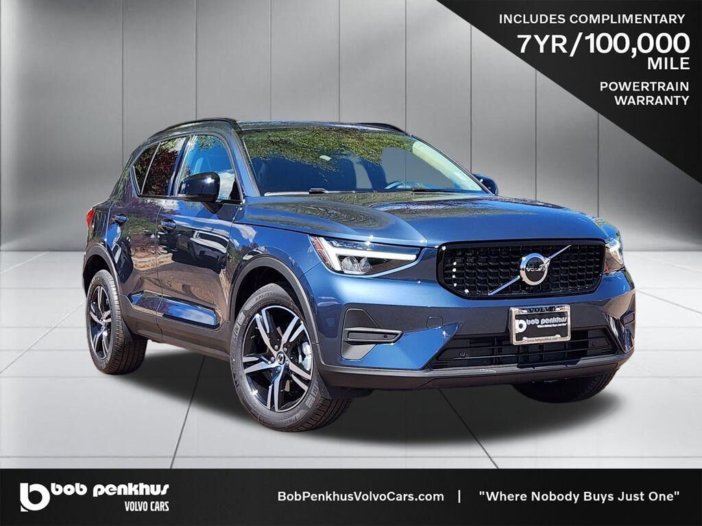 2026 VOLVO XC40