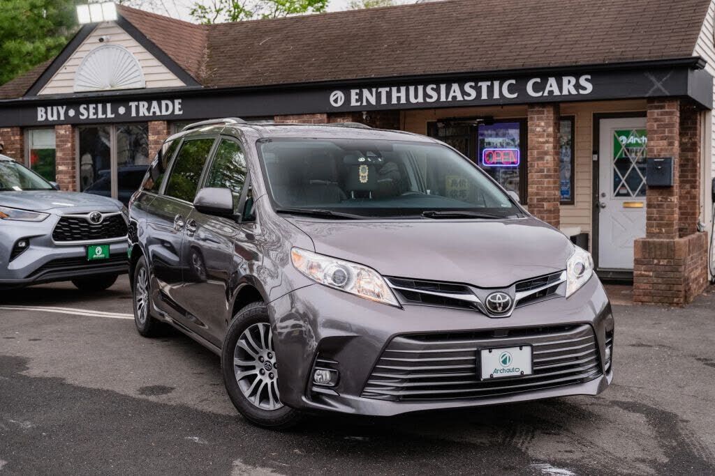2019 TOYOTA Sienna