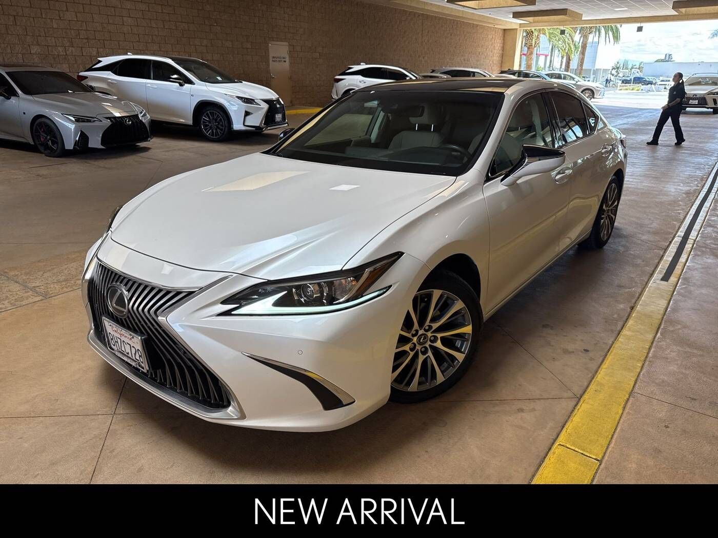 2019 LEXUS ES
