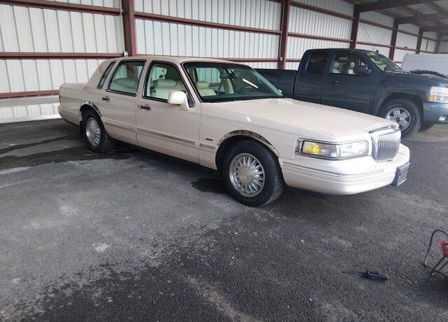 1996 LINCOLN Town Car