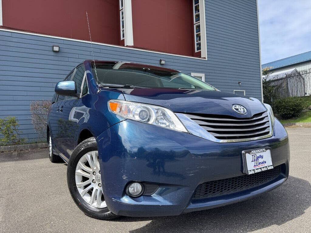 2011 TOYOTA Sienna