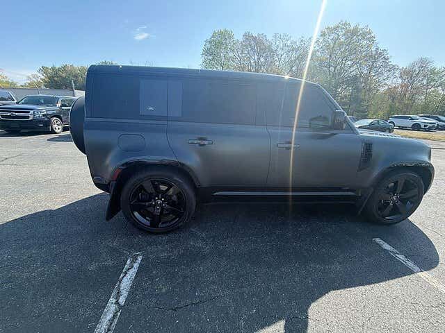 2024 LAND ROVER Defender