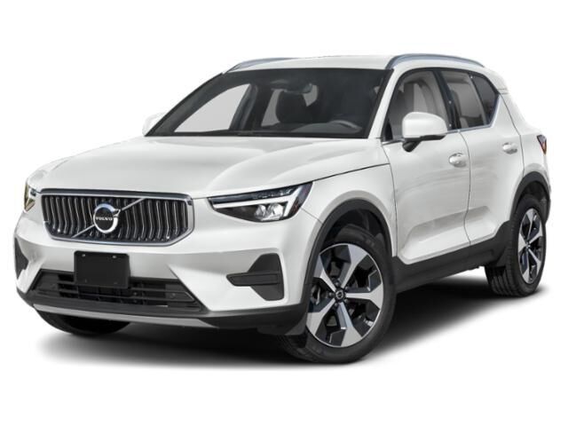 2025 VOLVO XC40