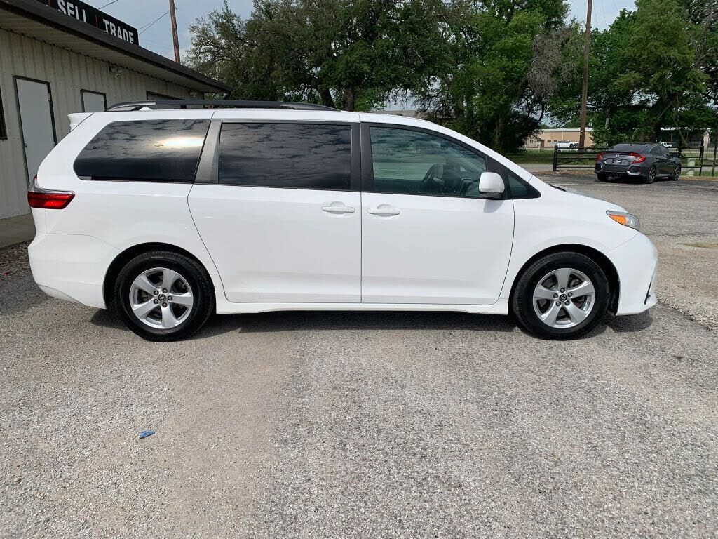 2019 TOYOTA Sienna