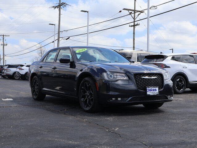 2019 CHRYSLER 300