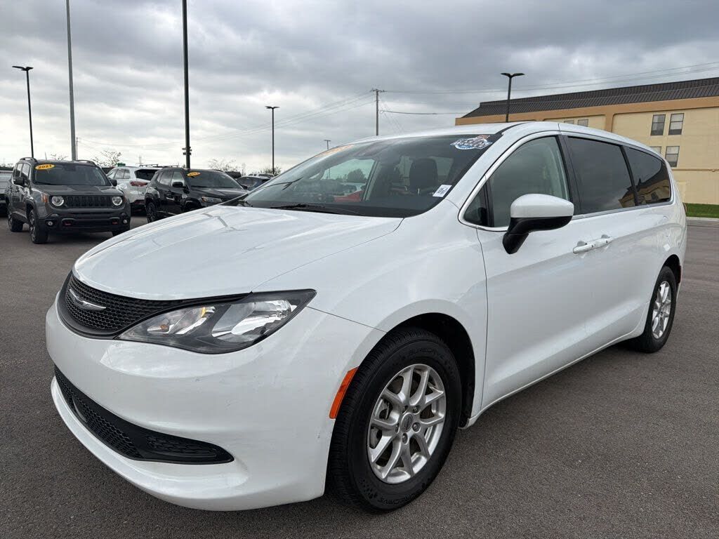 2023 CHRYSLER Voyager