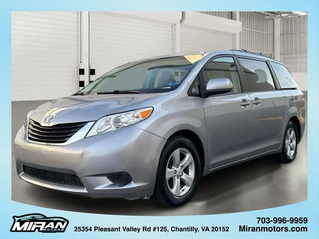 2011 TOYOTA Sienna
