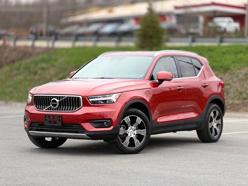 2022 VOLVO XC40