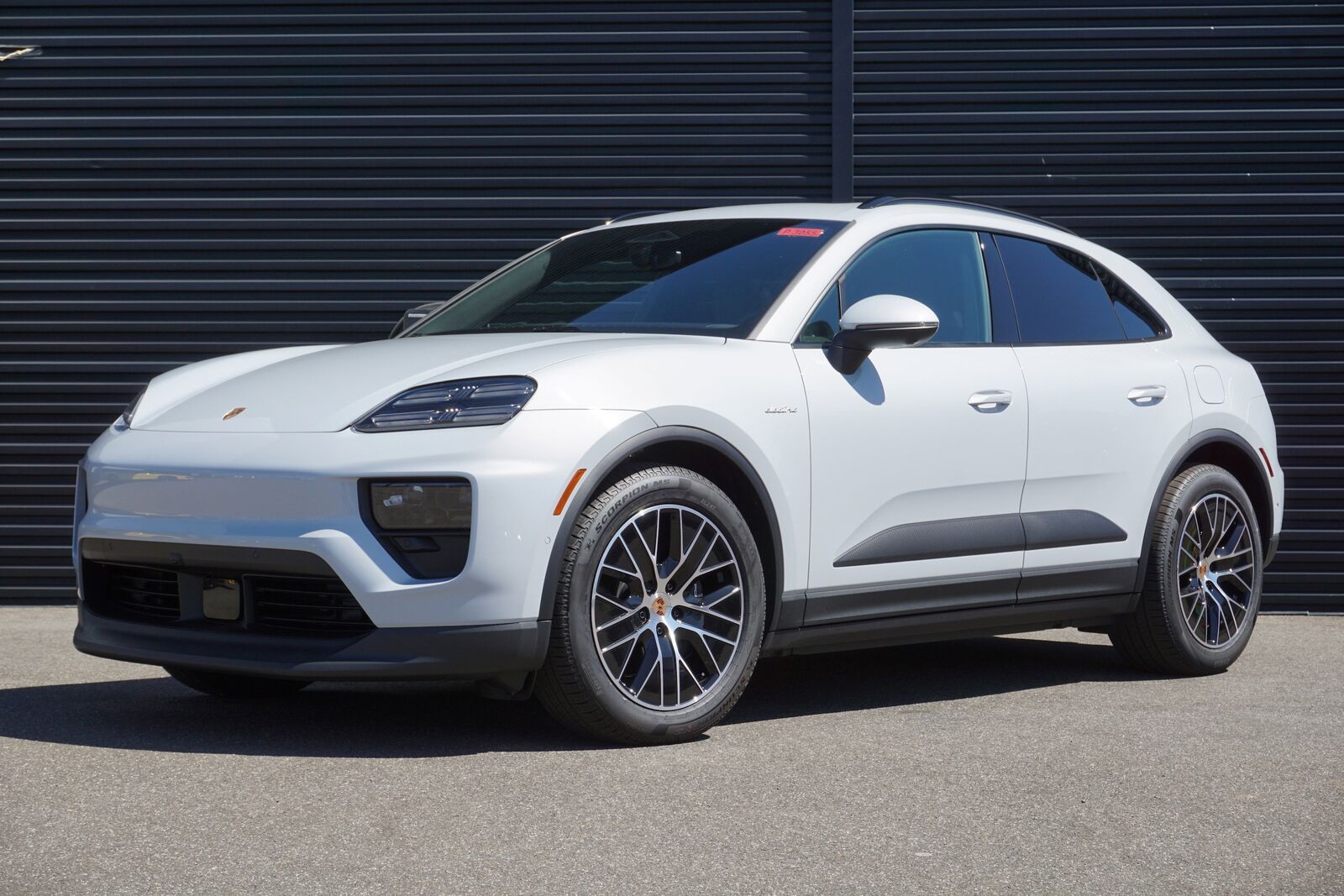 2026 PORSCHE Macan