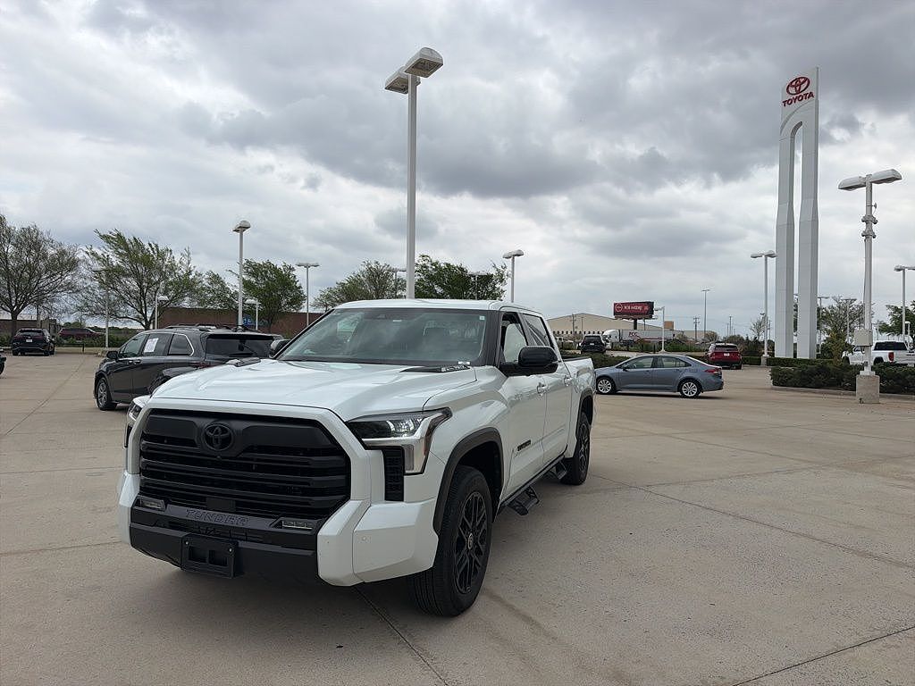 2024 TOYOTA Tundra