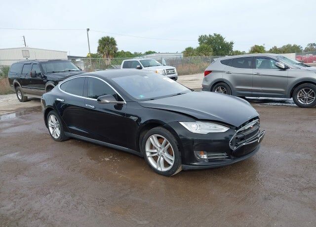 2014 TESLA Model S
