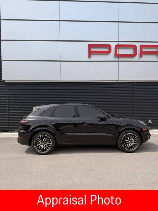 2022 PORSCHE Cayenne