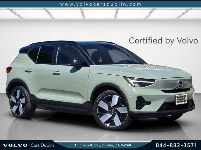 2023 VOLVO XC40
