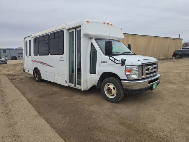 2013 FORD E-450