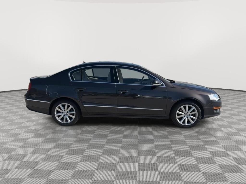 2010 VOLKSWAGEN Passat