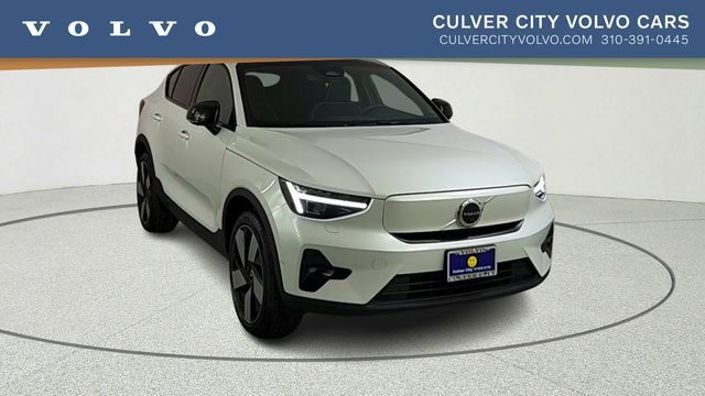 2023 VOLVO C40
