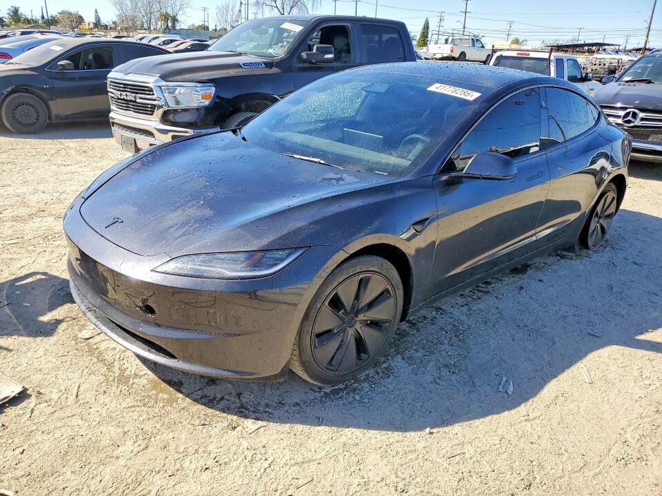 2024 TESLA Model 3