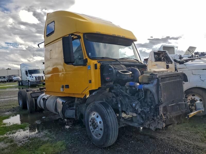 2013 VOLVO TRUCK VNL