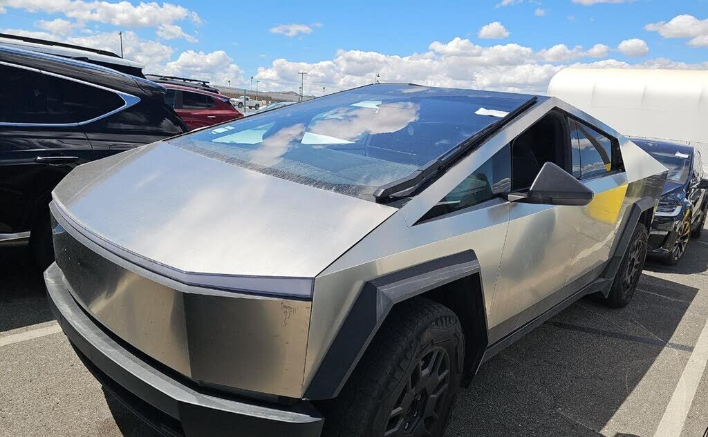 2024 TESLA Cybertruck