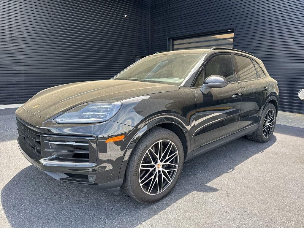 2025 PORSCHE Cayenne