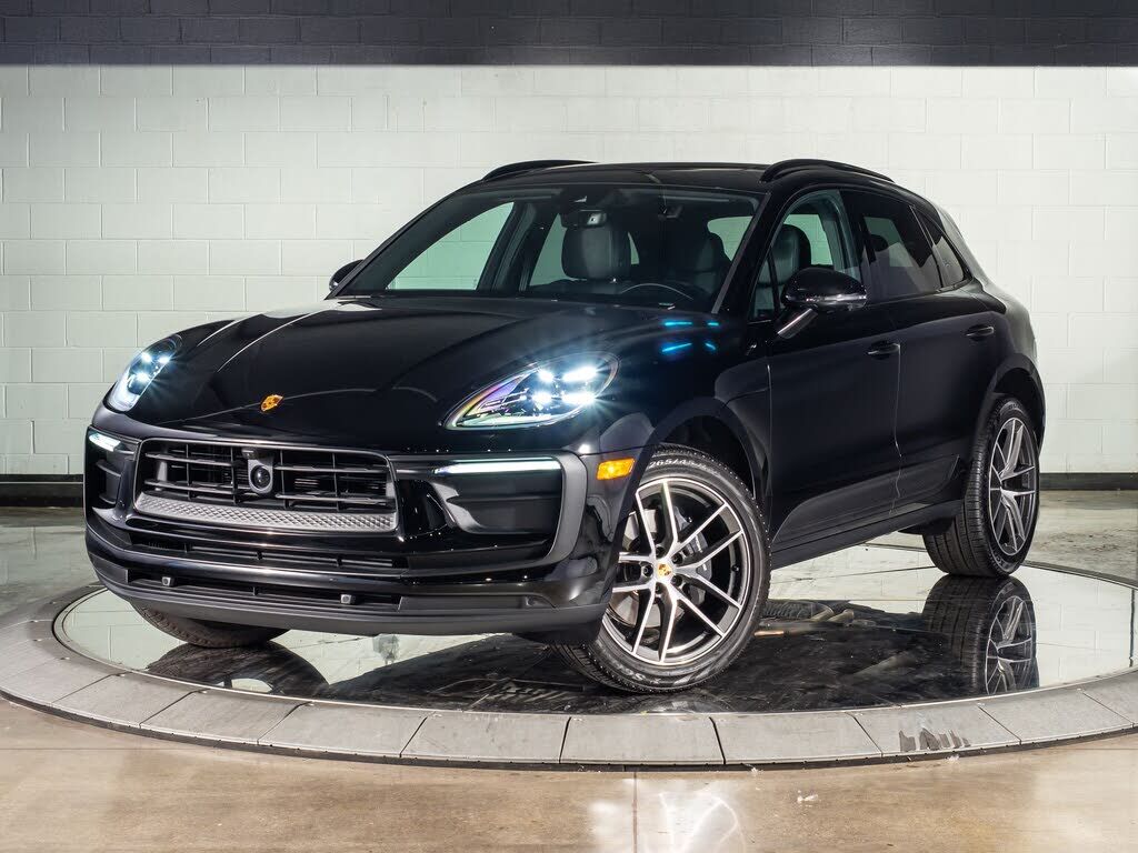 2026 PORSCHE Macan