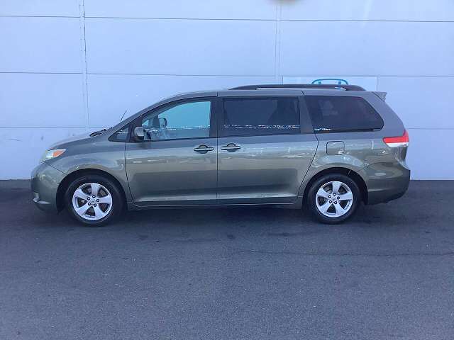 2011 TOYOTA Sienna