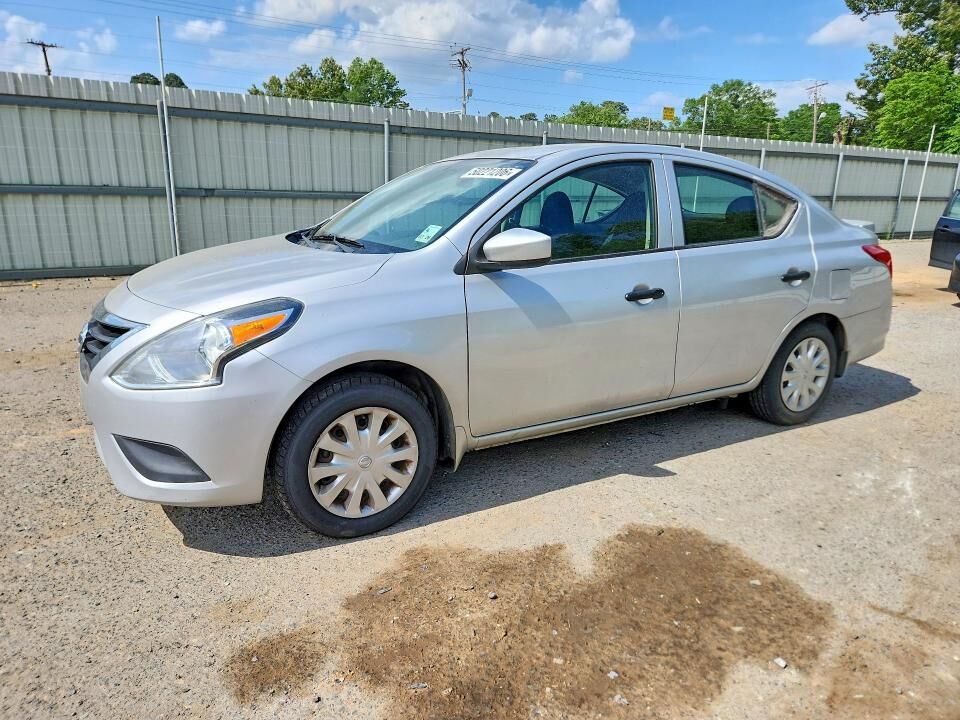 2016 NISSAN Versa