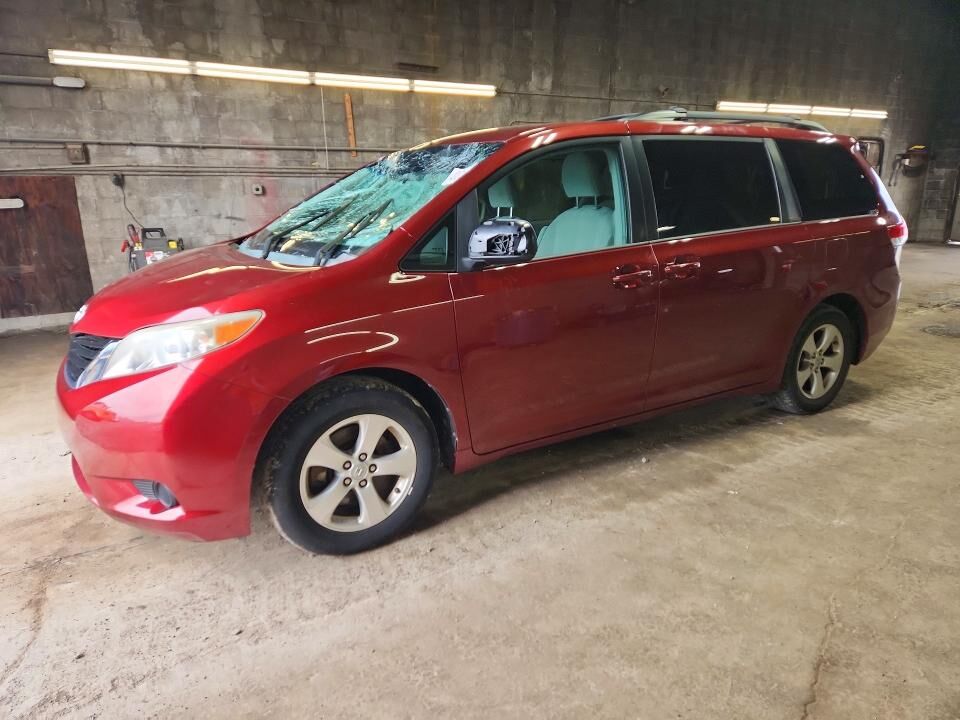 2014 TOYOTA Sienna