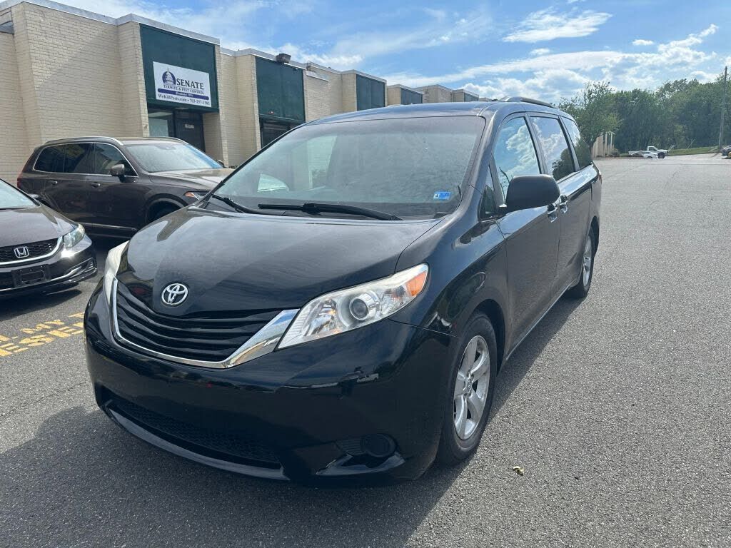 2017 TOYOTA Sienna