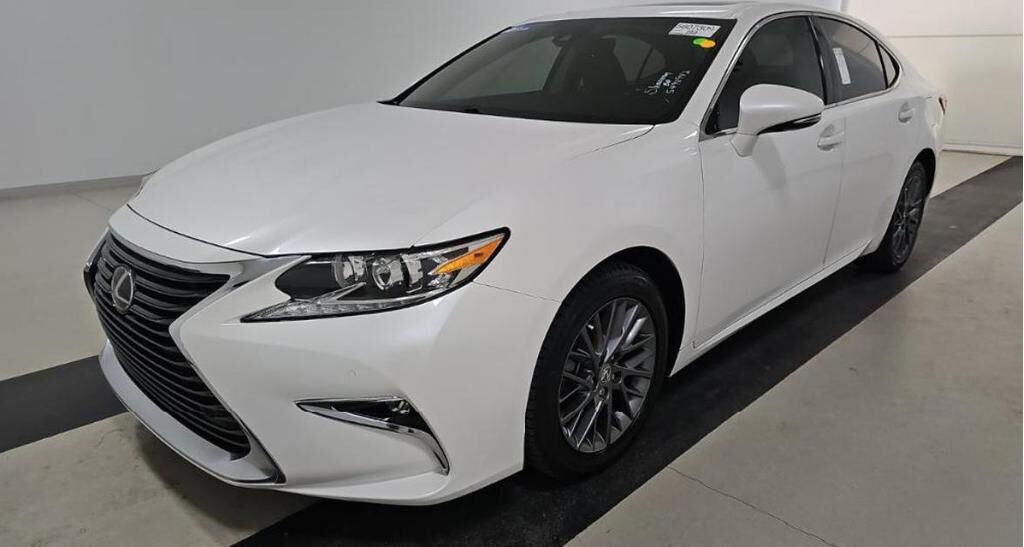 2018 LEXUS ES