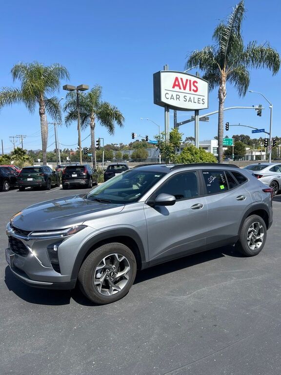 2025 CHEVROLET Trax