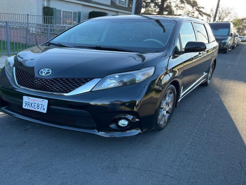 2014 TOYOTA Sienna
