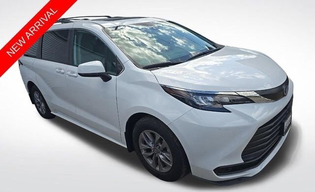 2024 TOYOTA Sienna