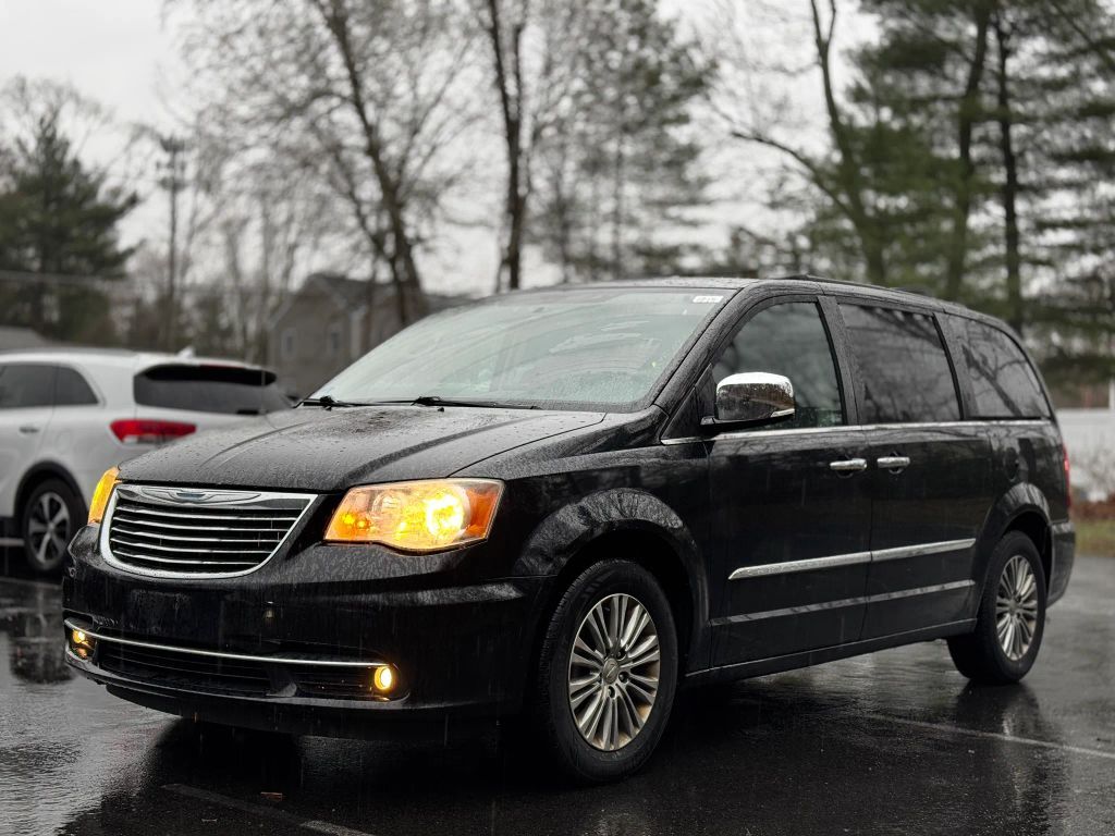 2013 CHRYSLER Town and Country