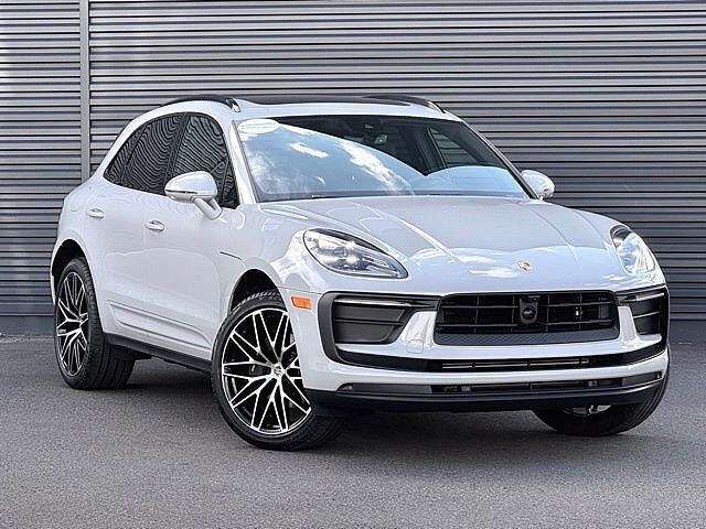 2026 PORSCHE Macan