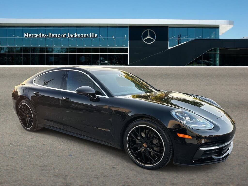 2018 PORSCHE Panamera