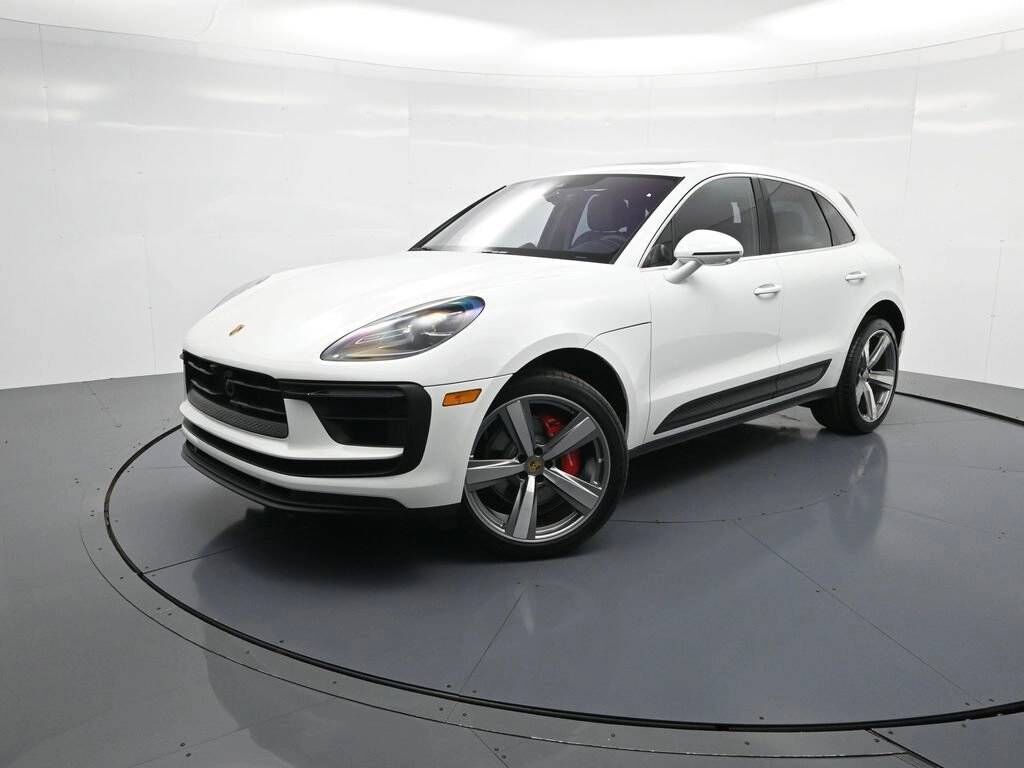 2026 PORSCHE Macan