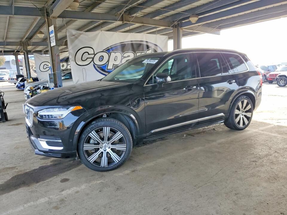 2022 VOLVO XC90