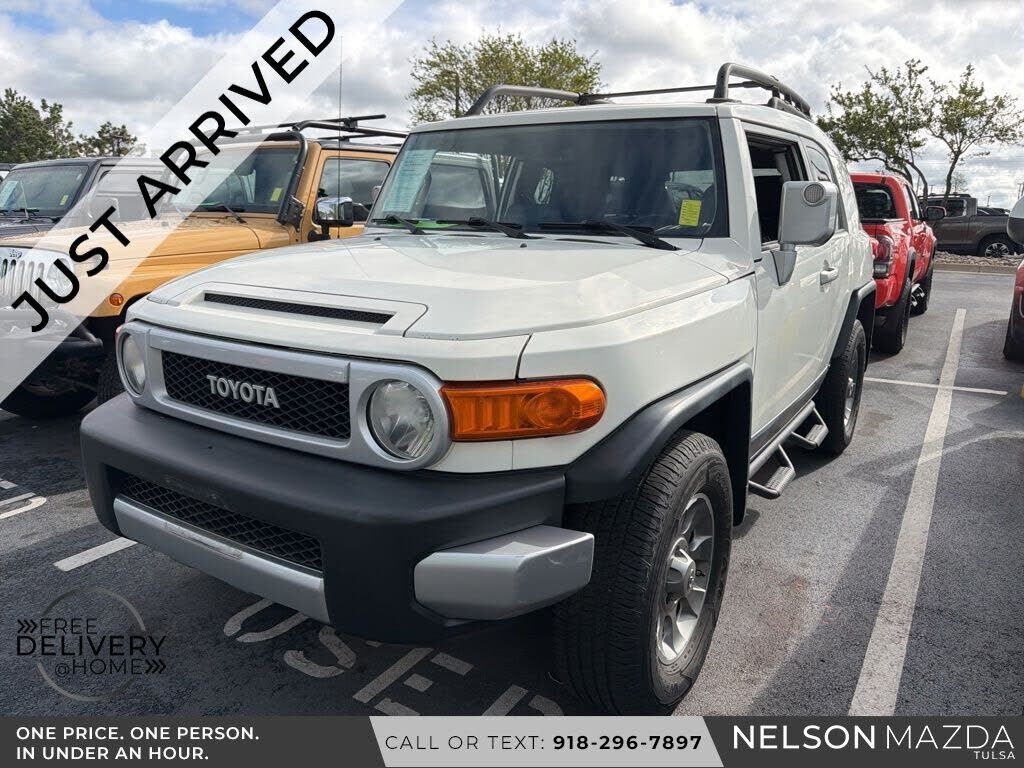 2011 TOYOTA FJ Cruiser