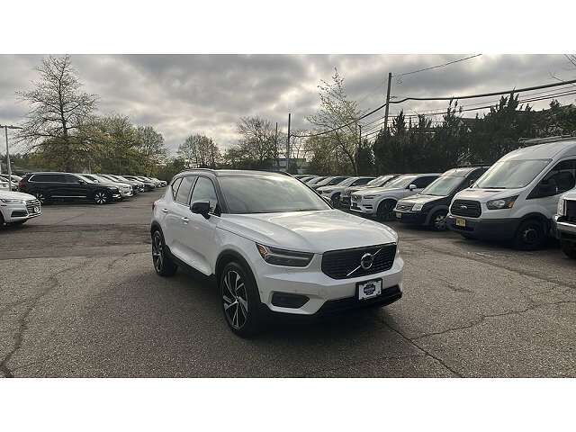2021 VOLVO XC40