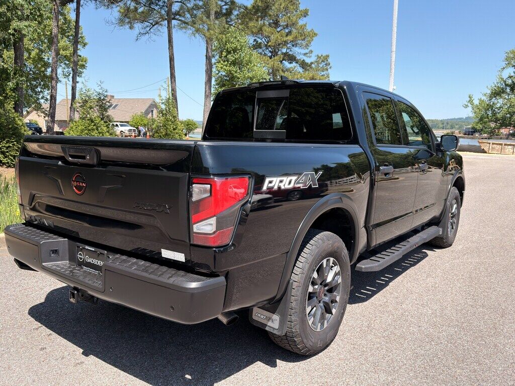 2024 NISSAN Titan